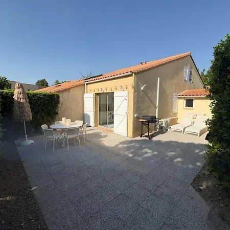 Maison Entierement Restauree Et Meublee A Neuf *